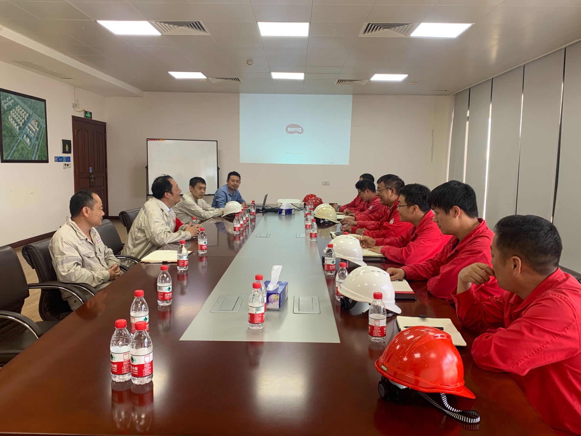 油庫主任呂為勇帶領(lǐng)管理干部前往惠州大亞灣美譽(yù)化工倉儲(chǔ)貿(mào)易有限公司進(jìn)行學(xué)習(xí)