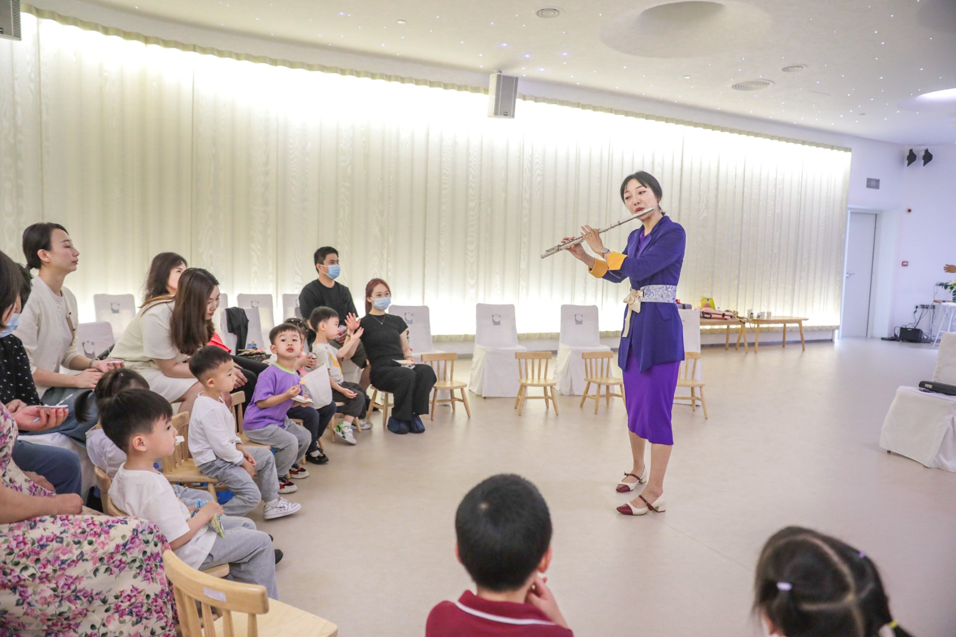 科發(fā)幼兒園特邀數(shù)位音樂家、演奏家到訪“贏·劇場(chǎng)”