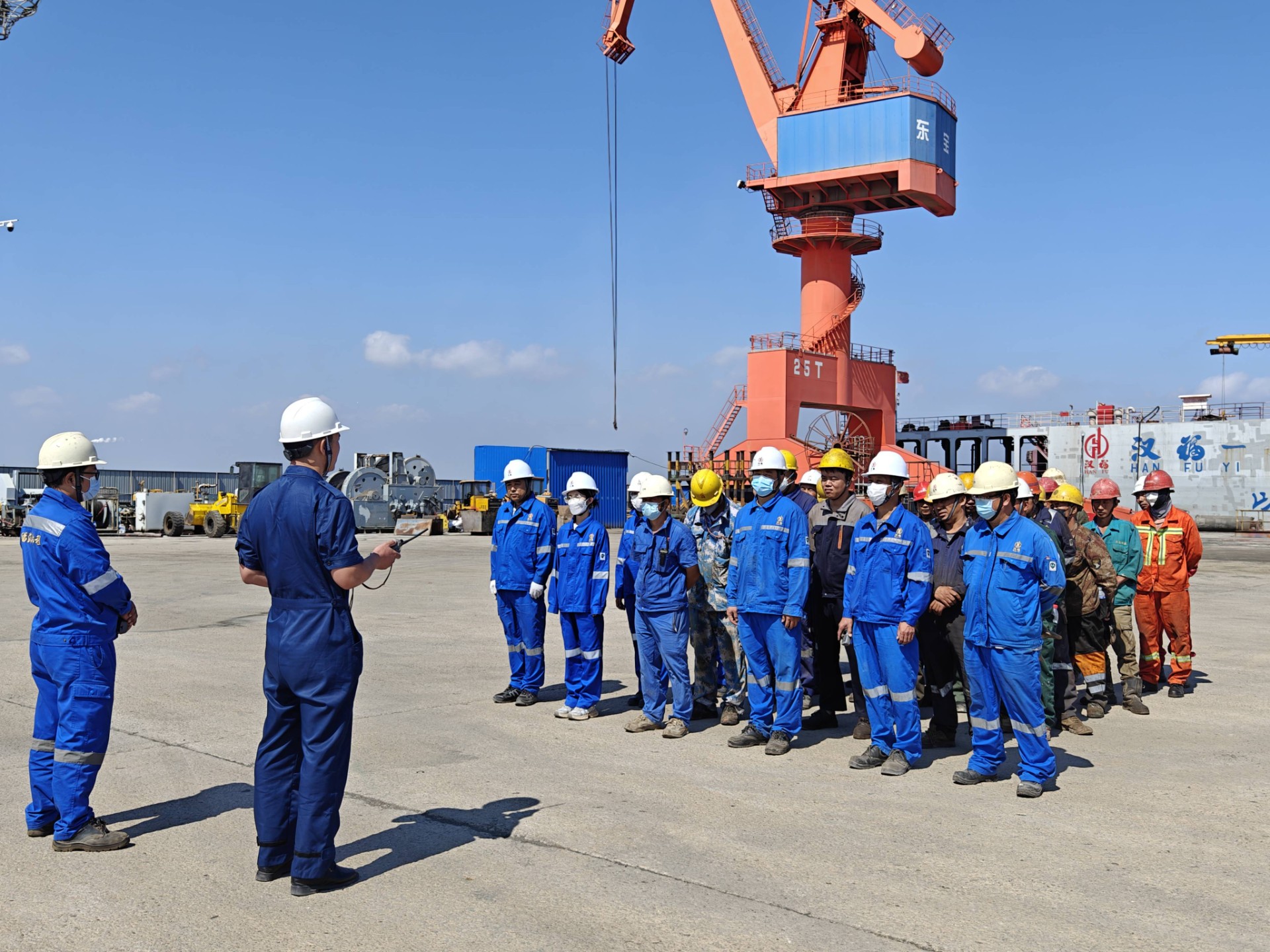 筑綠色防線  樹(shù)環(huán)保意識(shí)