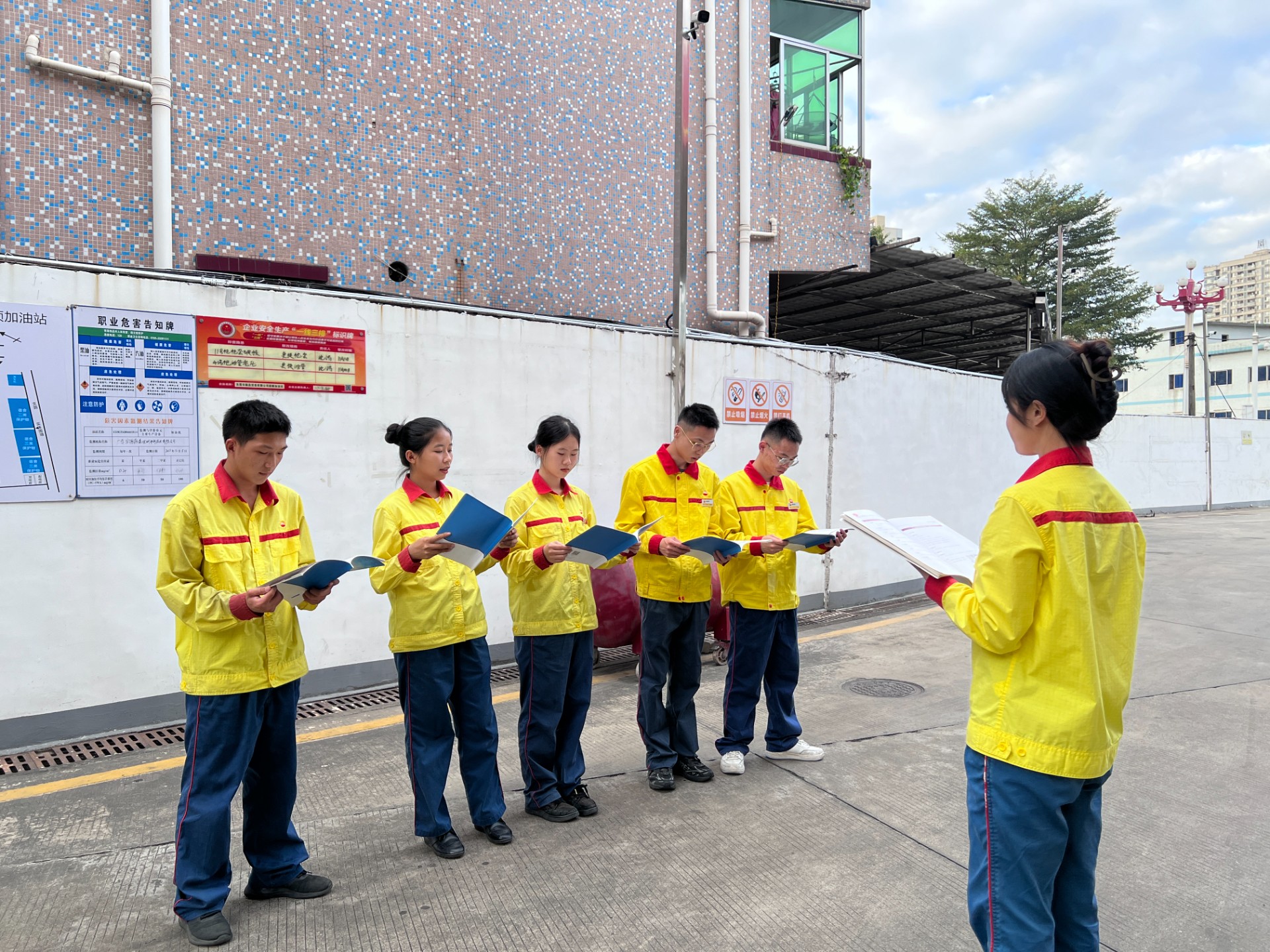 超順加油站開展服務(wù)用語(yǔ)培訓(xùn)